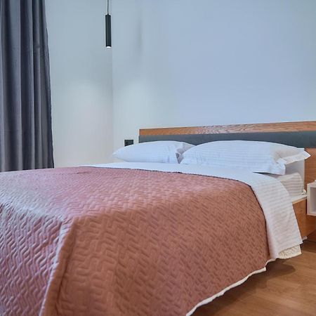 Kalpazo Inn Тирана Екстер'єр фото