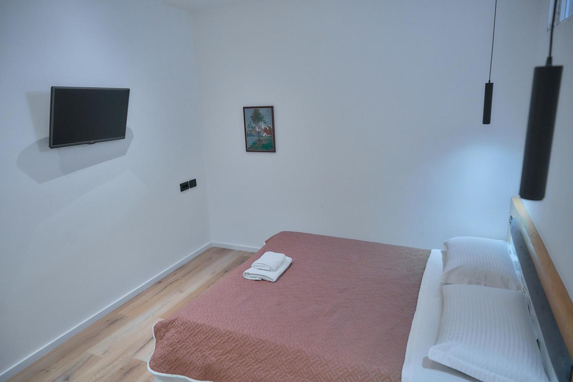 Kalpazo Inn Тирана Екстер'єр фото