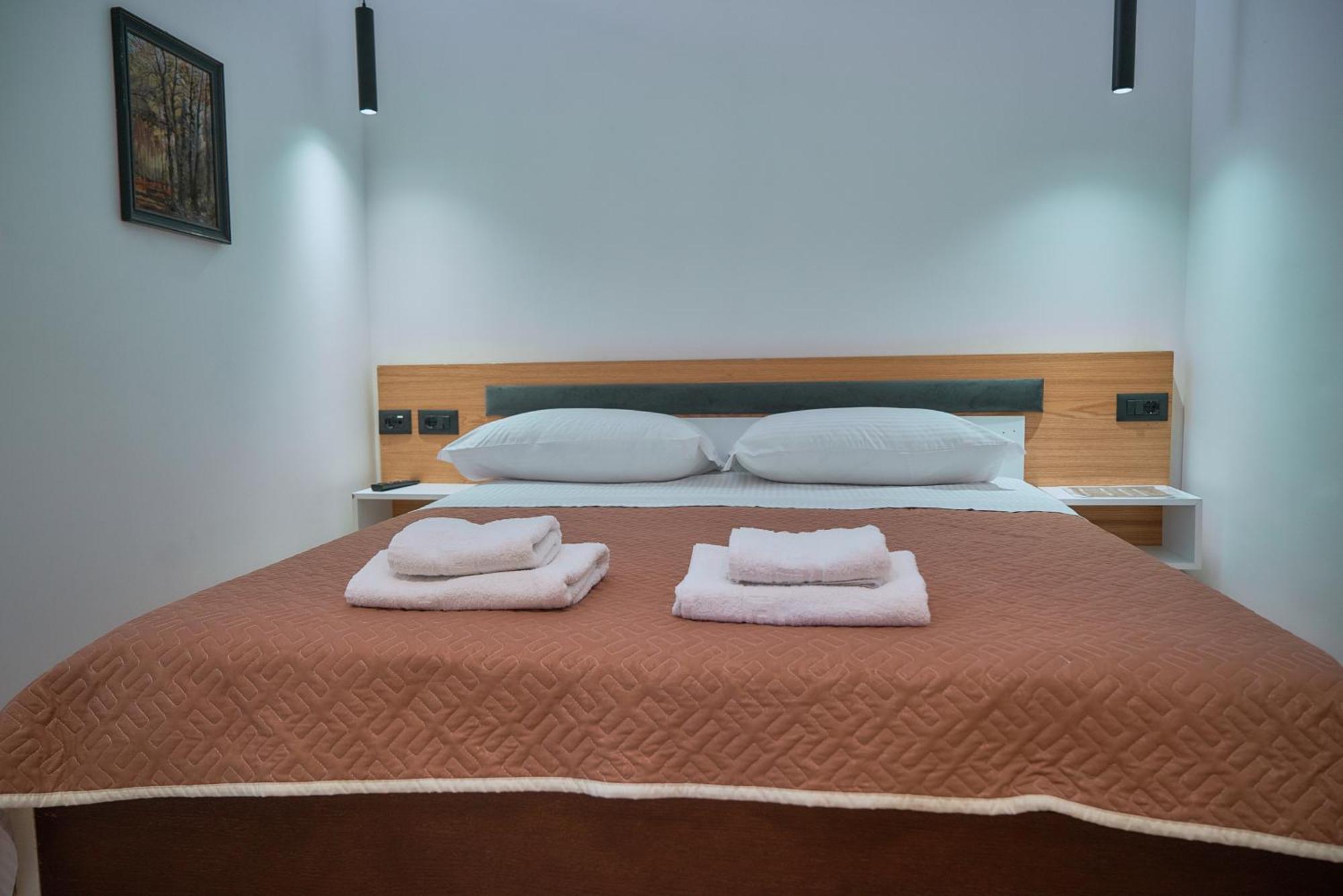 Kalpazo Inn Тирана Екстер'єр фото