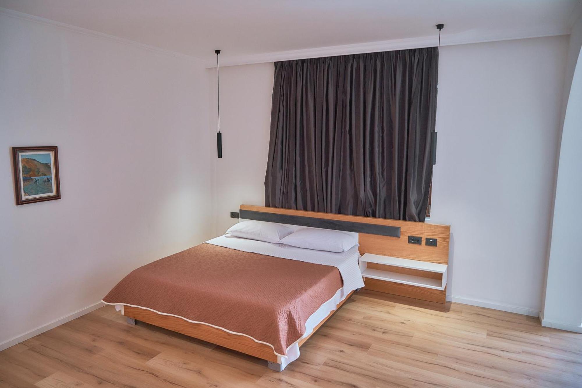 Kalpazo Inn Тирана Екстер'єр фото