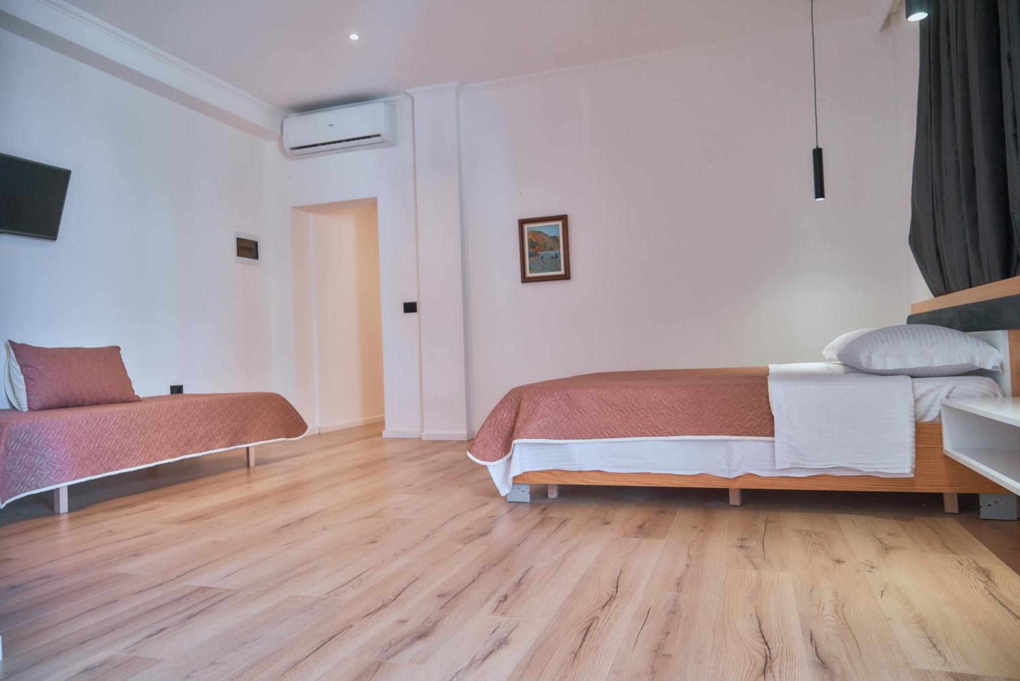 Kalpazo Inn Тирана Екстер'єр фото