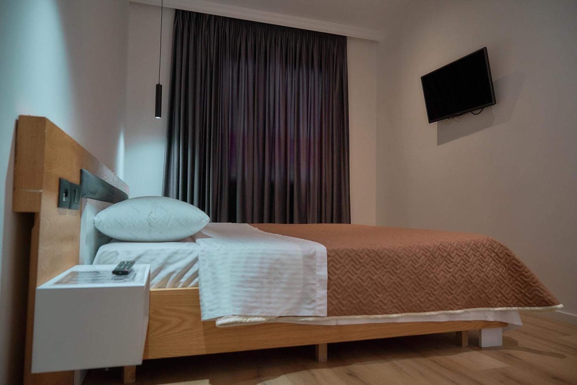 Kalpazo Inn Тирана Екстер'єр фото