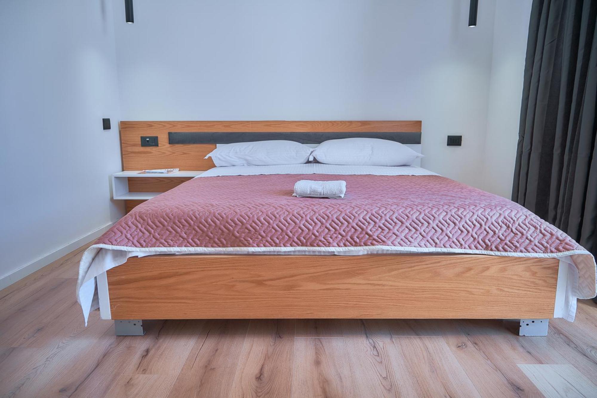 Kalpazo Inn Тирана Екстер'єр фото