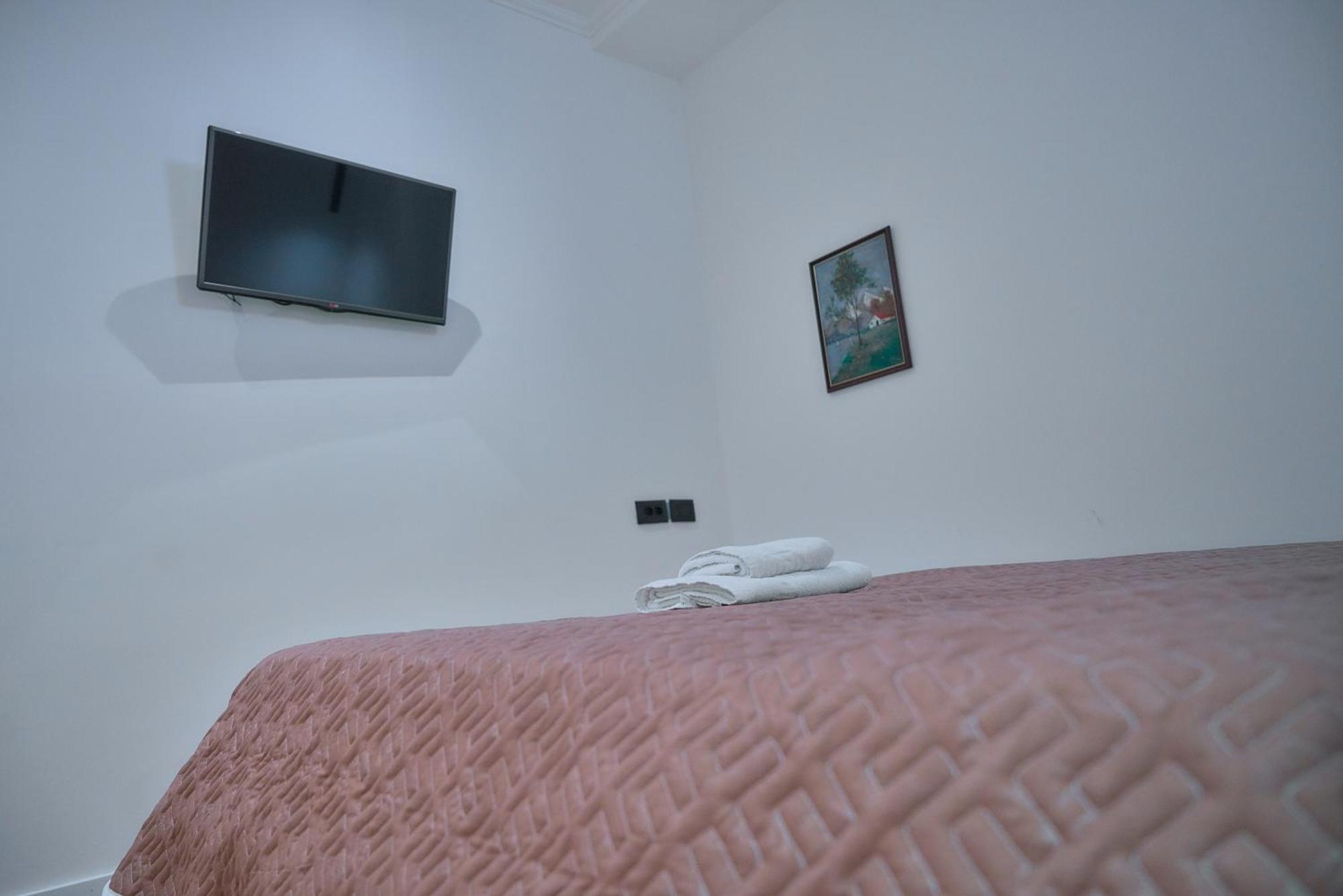 Kalpazo Inn Тирана Екстер'єр фото