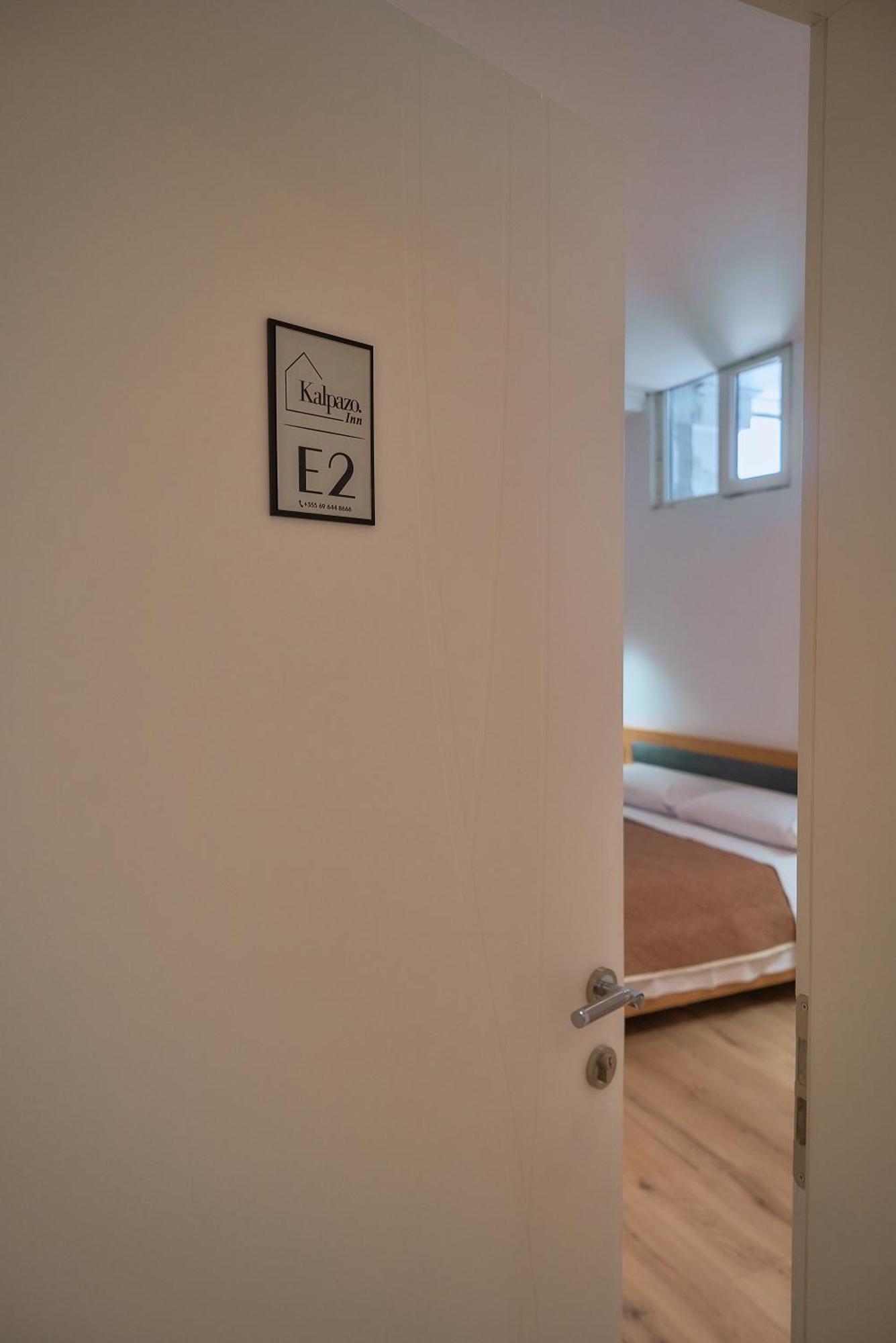 Kalpazo Inn Тирана Екстер'єр фото