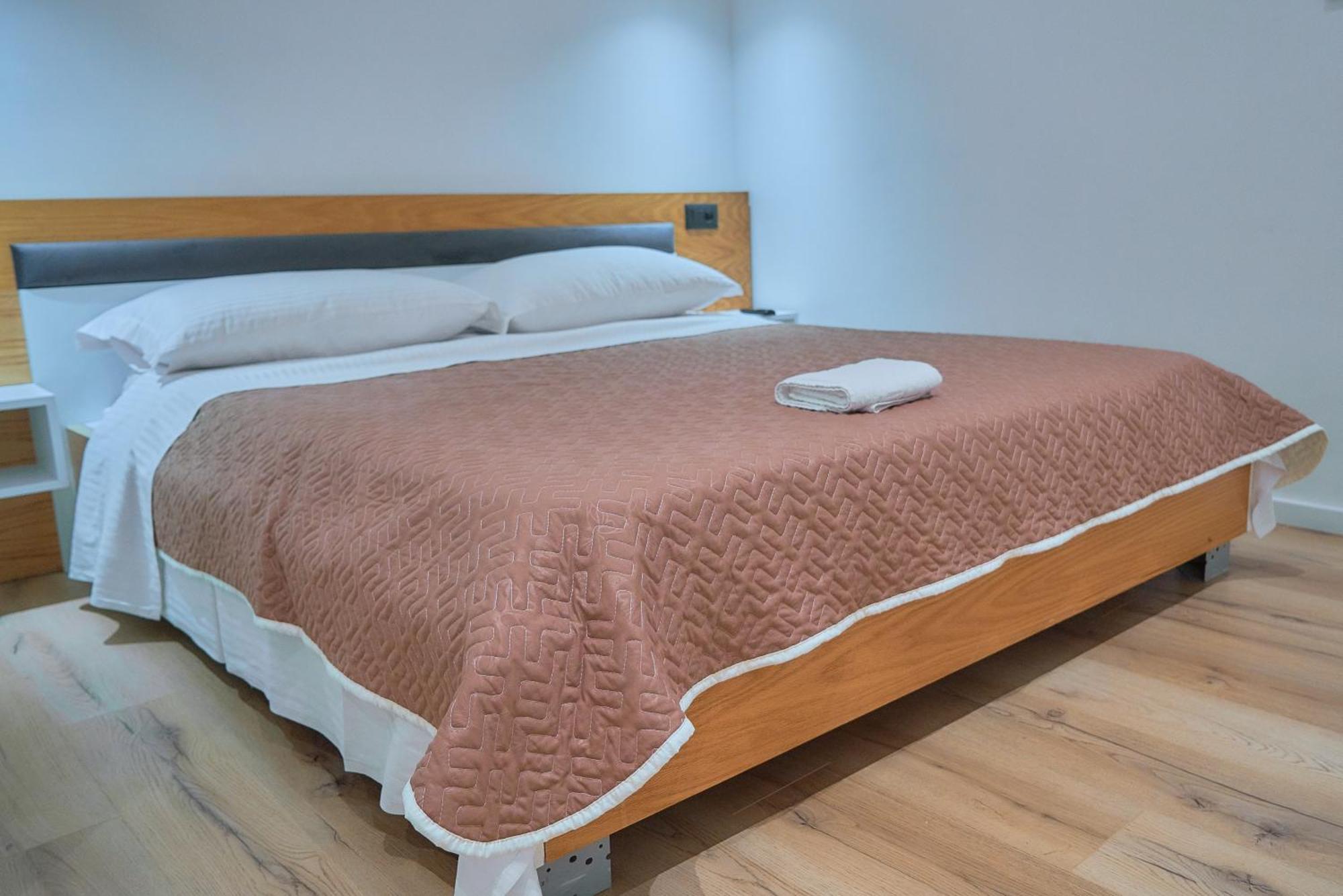 Kalpazo Inn Тирана Екстер'єр фото