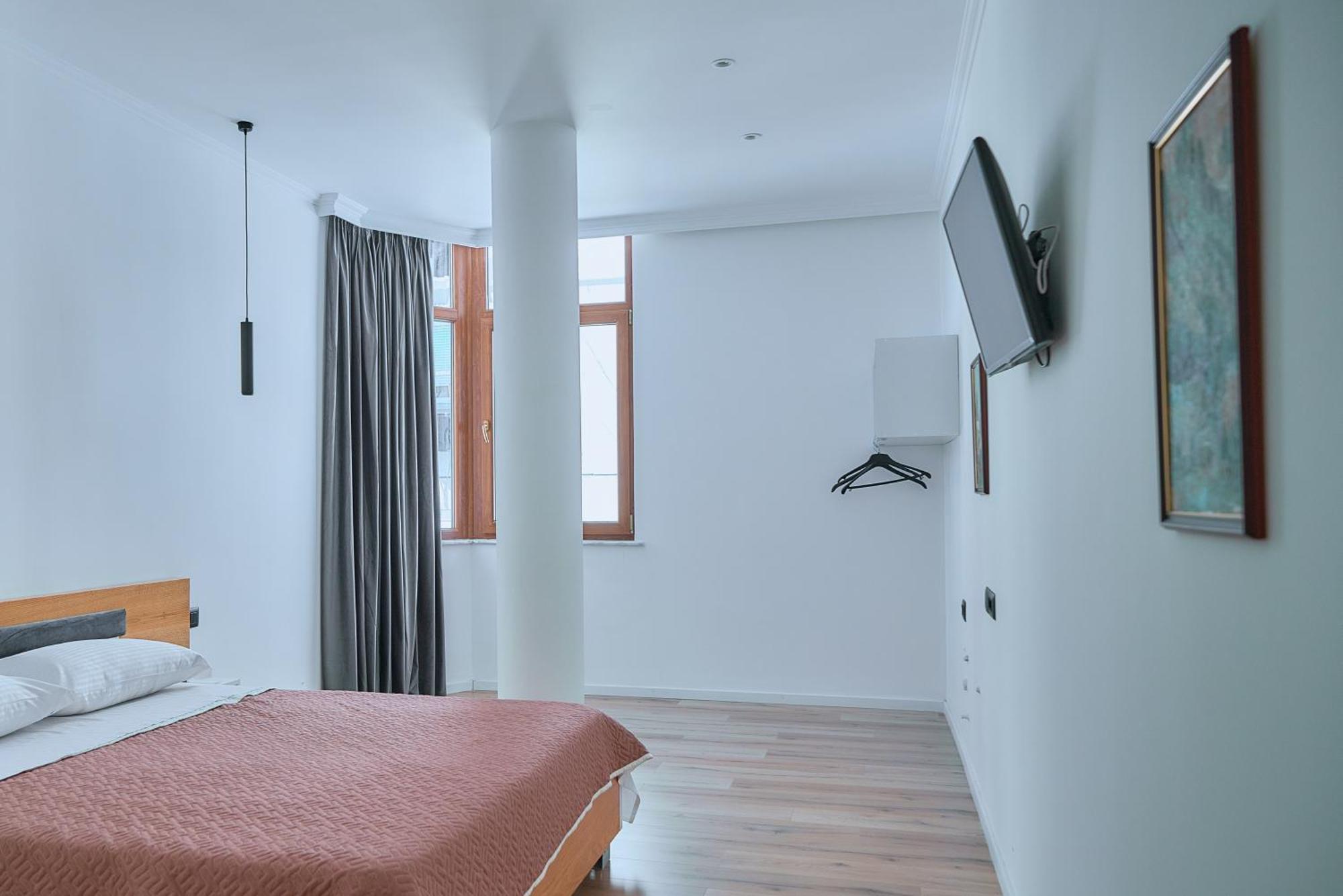 Kalpazo Inn Тирана Екстер'єр фото