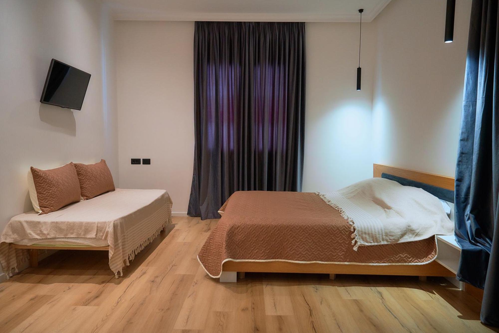 Kalpazo Inn Тирана Екстер'єр фото
